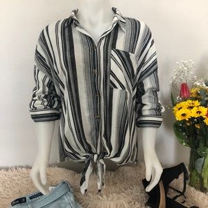 5/$25 DEAL! BLACK AND WHITE STRIPED BUTTON UP